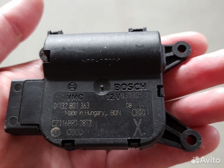 Моторчик заслонки печки Bosch VW Passat B6 CC Tig