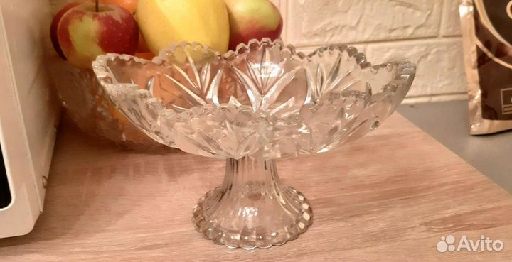 Ваза-конфетница на ножке