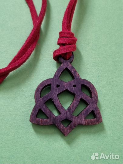 Кельтский узел оберег на шею из дерева