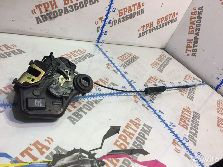 Тойота Камри Замок задней двери Прав