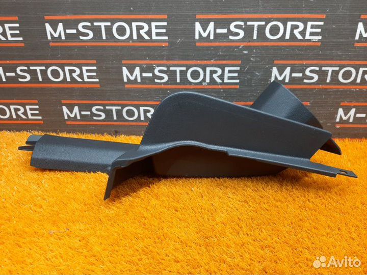 Накладка на порог задняя правая Volkswagen Tiguan