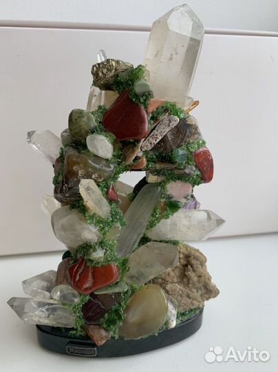 Моисейкин.Каменная горка из самоцветов