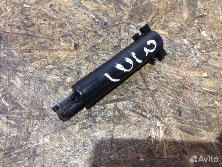 BMW E60 E61 Амортизатор бардачка с Японии
