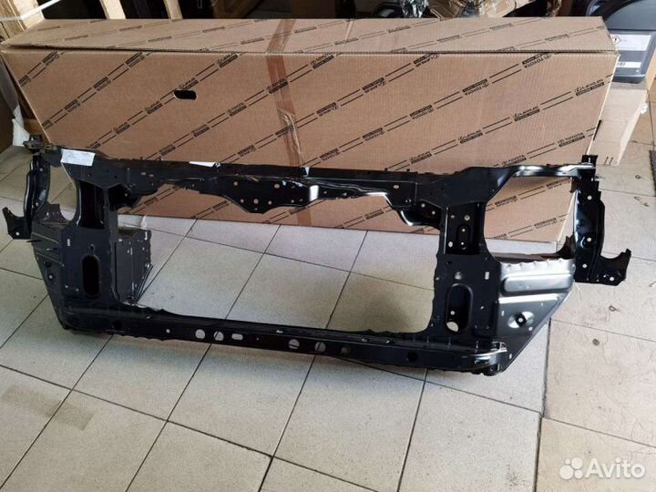 Панель передний Toyota Land Cruiser 200