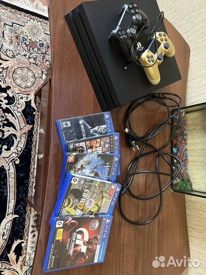 Sony PS4 pro 1tb, 5 дисков, и два джойстика