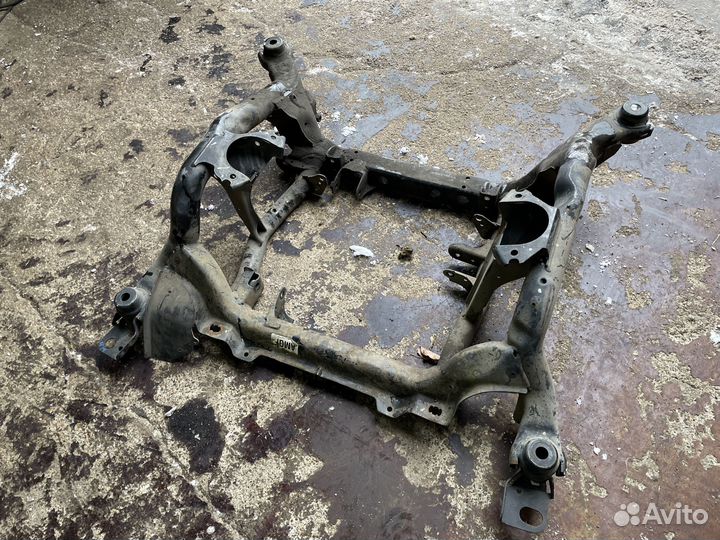 Mercedes ML6.3 AMG балка переднего моста подмотор