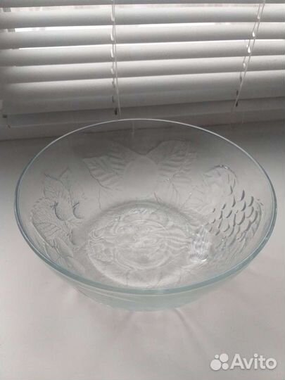 Стеклянные и фарфоровые салатники