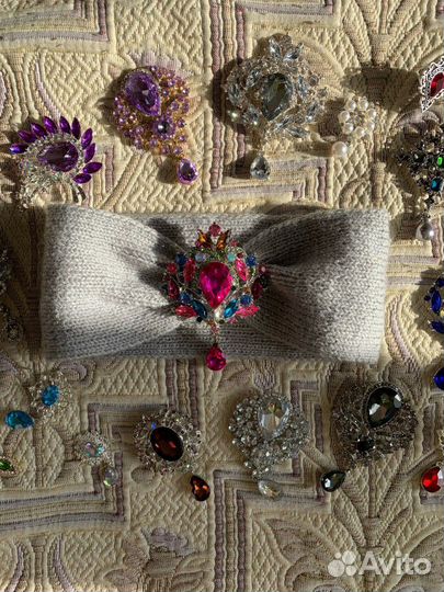 Повязочка с брошью роскошь весенняя вязаная