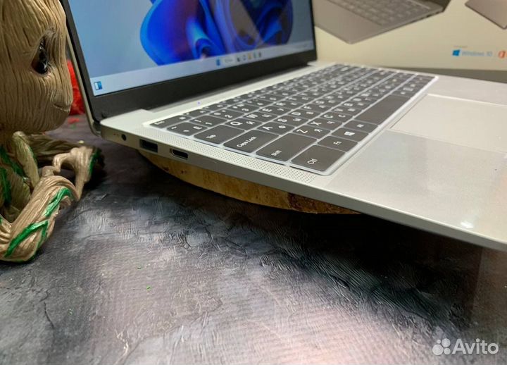 Ноутбук 8/256 Gb