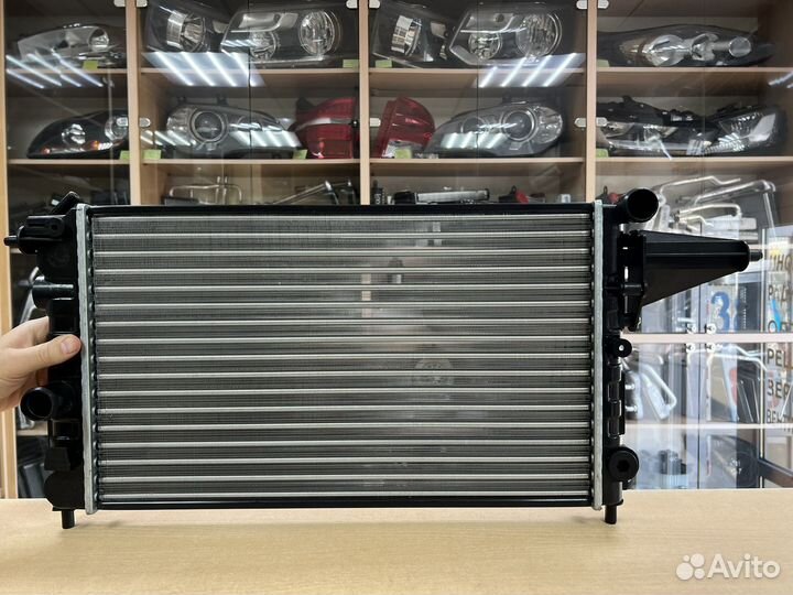 Радиатор охлаждения Опель Вектра