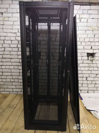 Серверный шкаф APC 42u