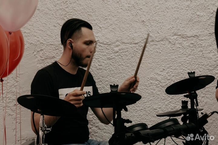 Педагог по ударным инструментам и сольфеджио