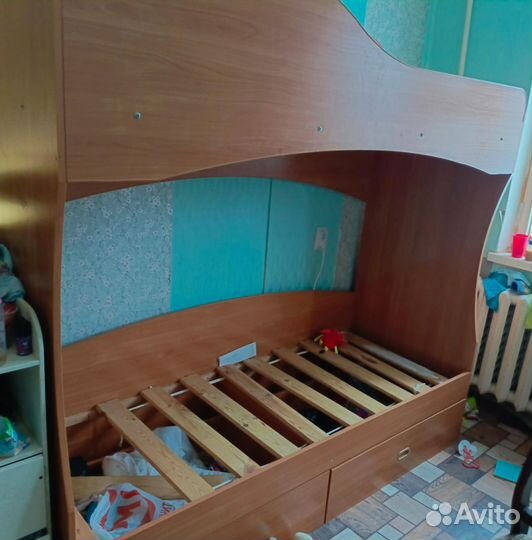 Кровать двухьярусная