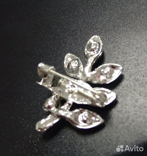 Брошь веточка