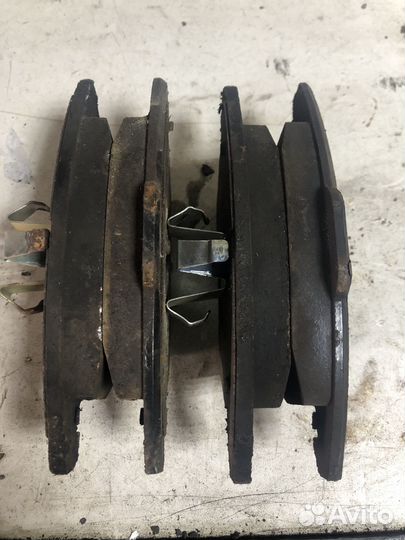 Передние тормозные колодки Volkswagen Passan B6