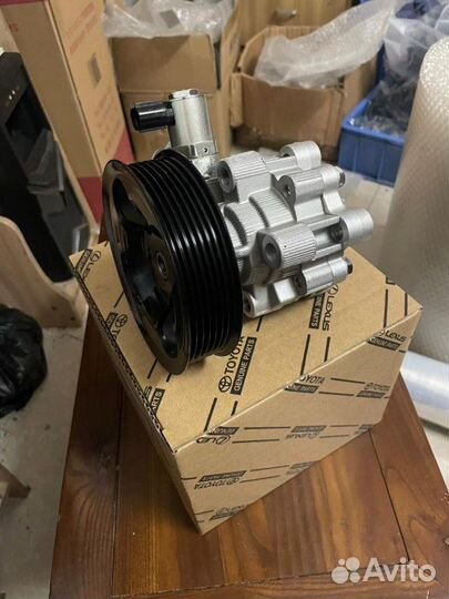 Насос гидроусилителя руля Toyota Land Cruiser