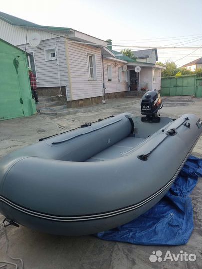 Надувная лодка с мотором