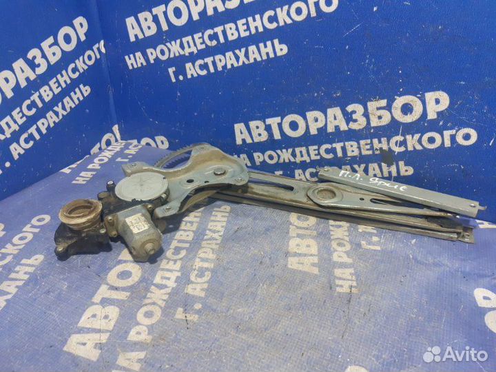 Передний левый стеклоподъемник Toyota Yaris