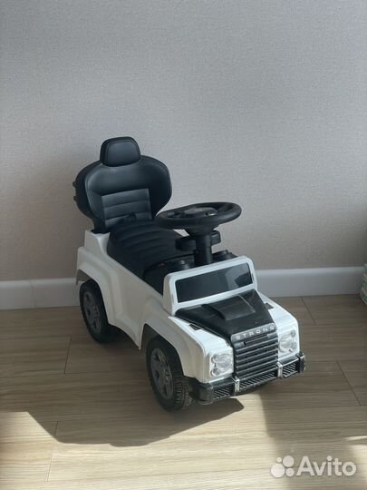 Машинка каталка толокар с ручкой