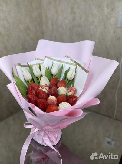 Клубника в шоколаде букеты