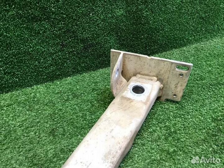 Кронштейн подрамника передний правый Peugeot 308