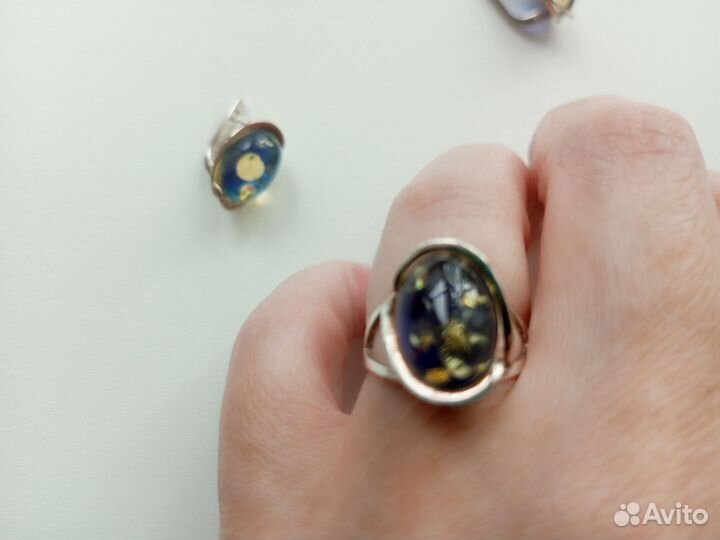 Серебряные украшения с голубым янтарем