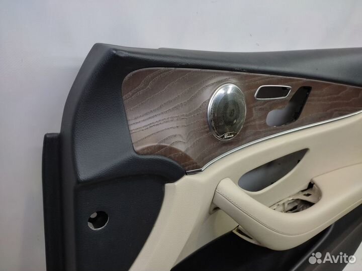 Обшивка двери передняя правая Mercedes-Benz