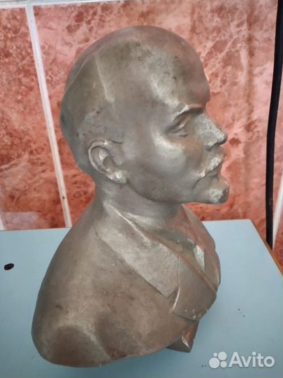 Бюст Ленина