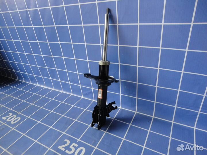 Амортизатор передний правый Nissan Maxima A32