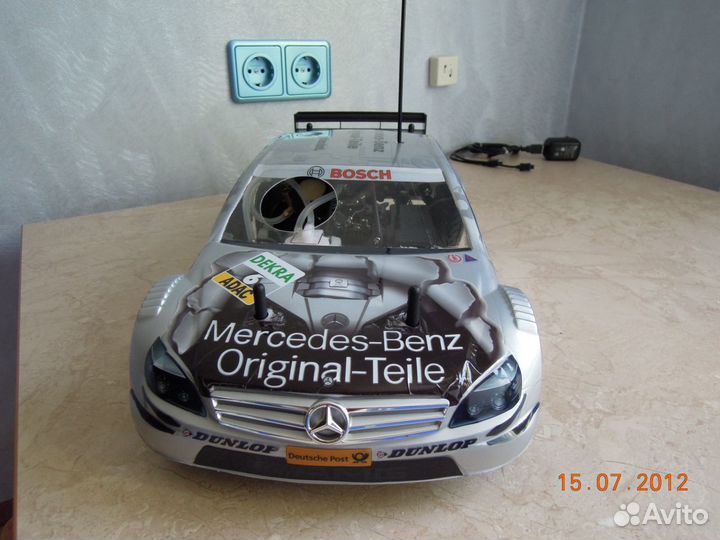 Радиоуправляемая модель автомобиля Mercedes