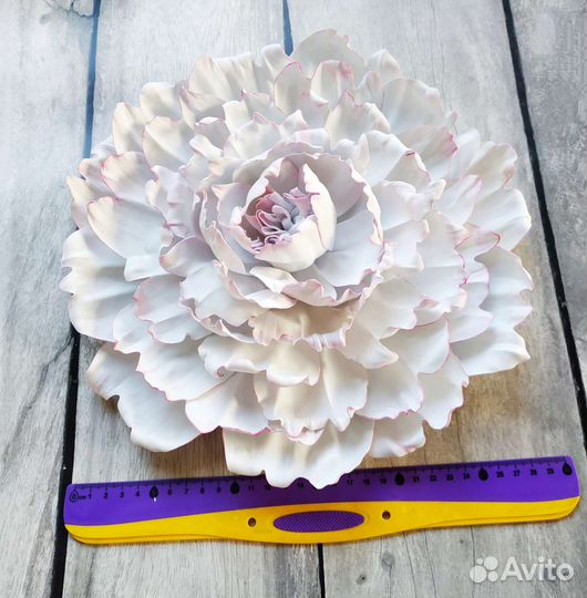 Большой цветок