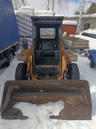 Мини-погрузчик UNC 060, 2000