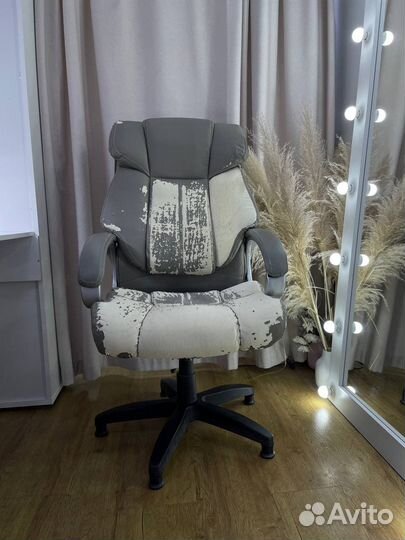 Офисное кресло