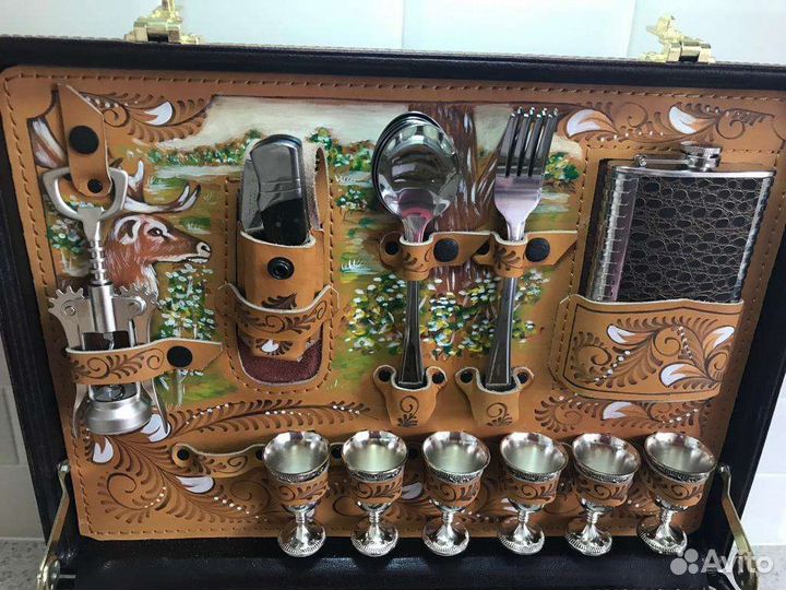 Набор для пикника в кожаном кейсе