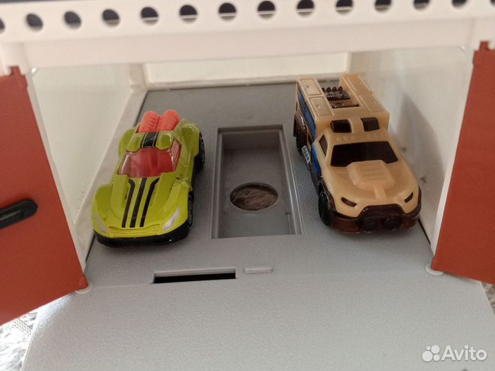 Гараж для машинок