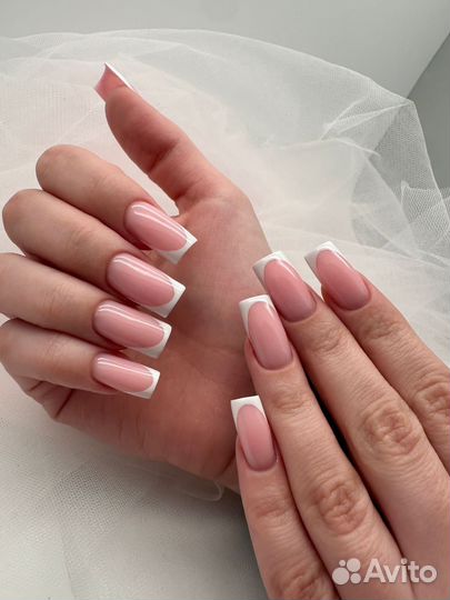 Маникюр/педикюр/наращивание ногтей в салоне