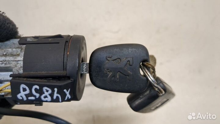 Замок зажигания Peugeot Partner, 2010