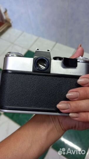 Фотоаппарат СССР zenit-E и polaroid 635CL