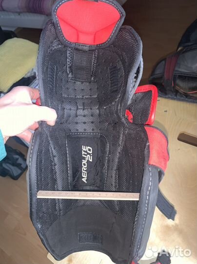 Щитки хоккейные 14