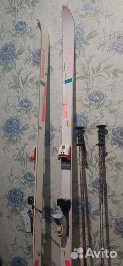 Горные лыжи и ботинки