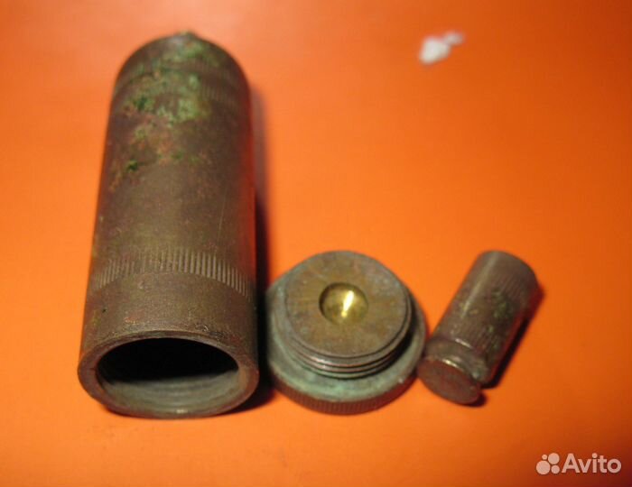 Старинная бензиновая зажигалка