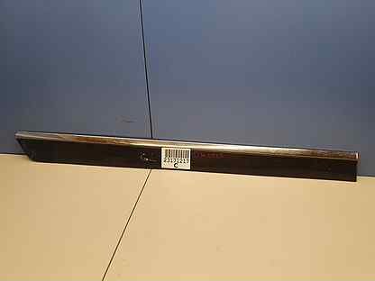 Молдинг двери правый задний Mercedes GL-klasse X16