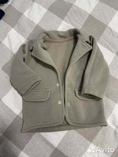 Пиджак и сорочка с бабочкой