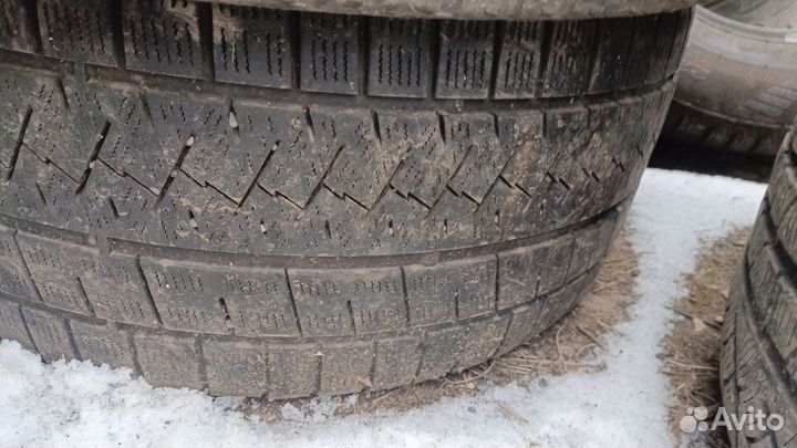 Triangle Snowlink TWT02 235/40 R18