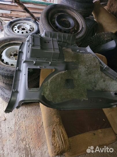 Пластик на крышке багажника чери тиго