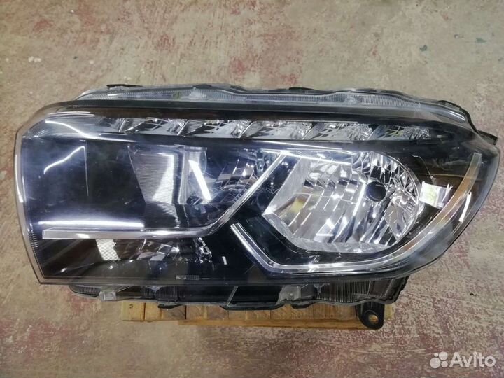 Фара на Лада X-ray