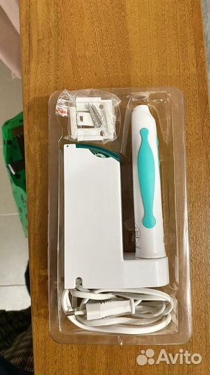 Электрическая зубная щетка новая