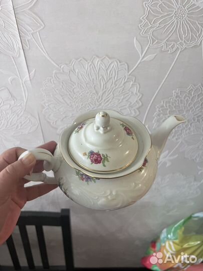 Заварочный чайник и сахарница