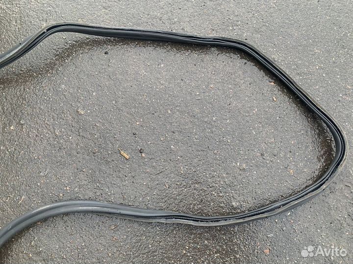 Уплотнитель проема багажника Golf 5 Plus