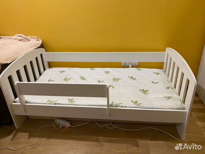 Детская кровать от 3 лет с бортиками + матрас